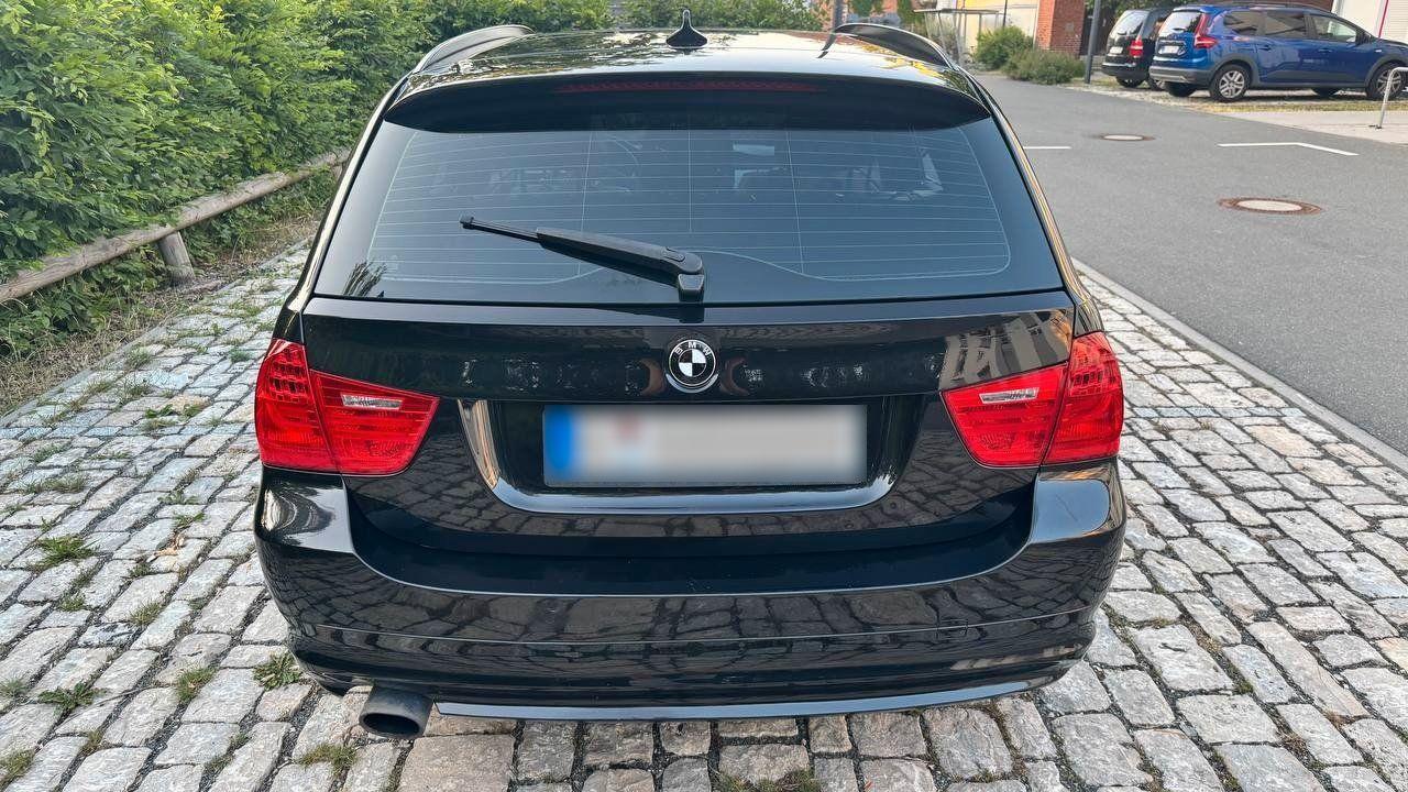 BMW 320 2010 — engine 184 HP (135kW)