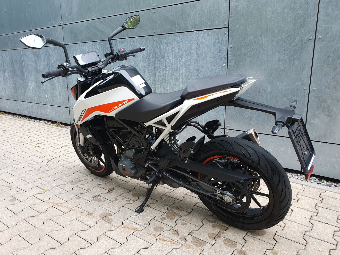 Fahrzeugabbildung KTM 390 Duke Modell 2022 mit Quickshifter