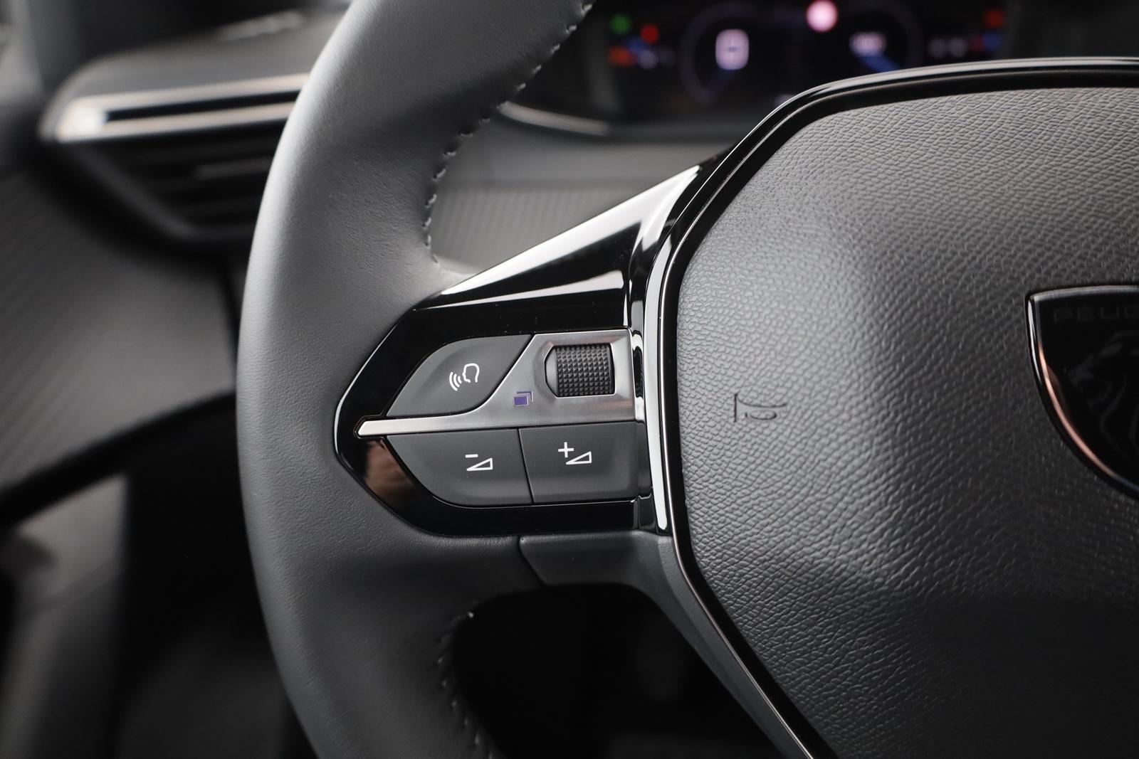 Peugeot 2008 1.2 PureTech LED ACC Kamera