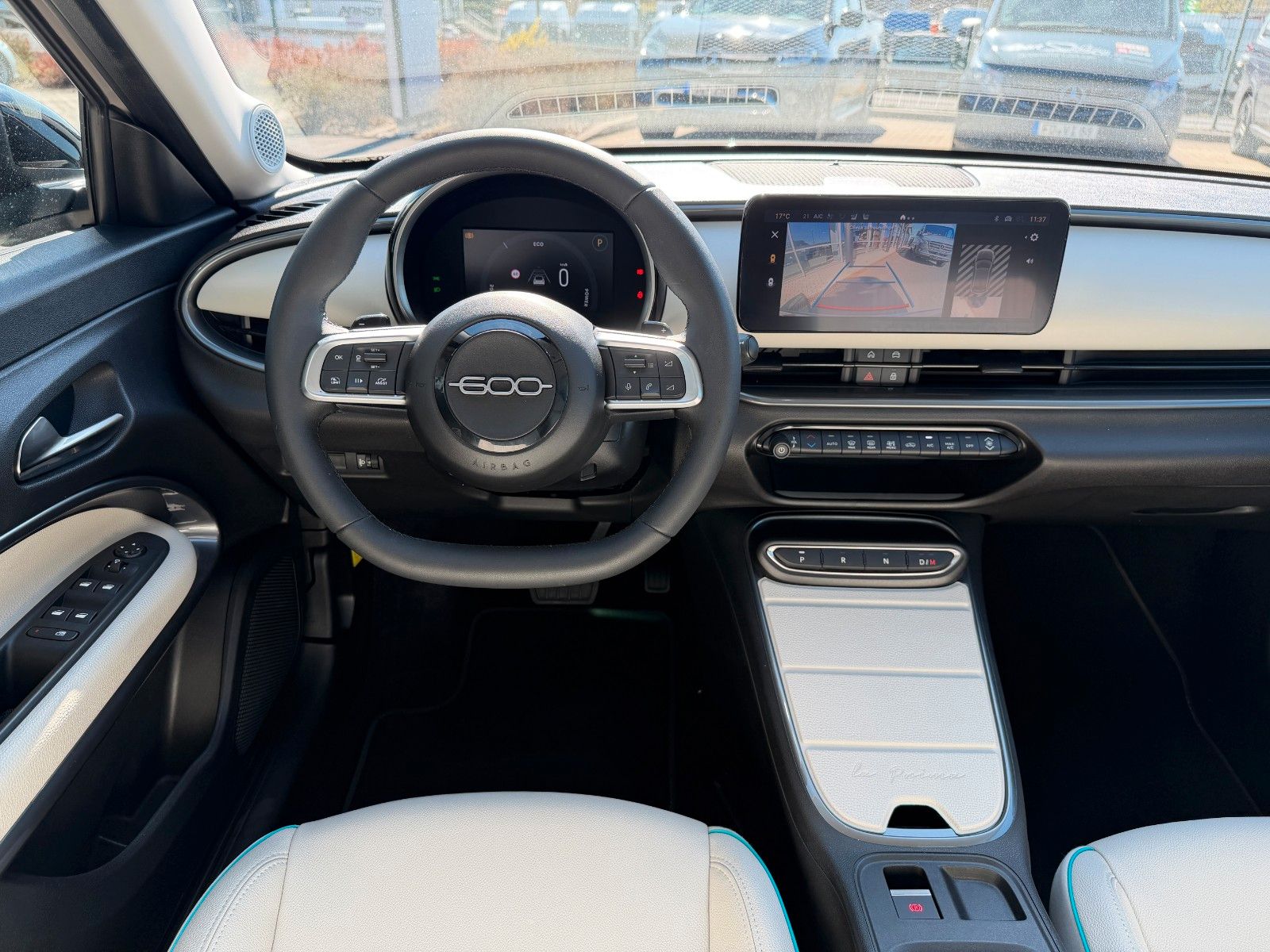 Fahrzeugabbildung Fiat 600 Hybrid La Prima R-Kamera+Massage+LED+8-Fach