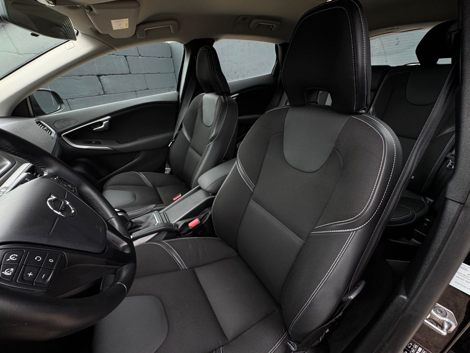 Fahrzeugabbildung Volvo V40 1.5 112kw/152ps Autom. Kam Temp Navi Sensus