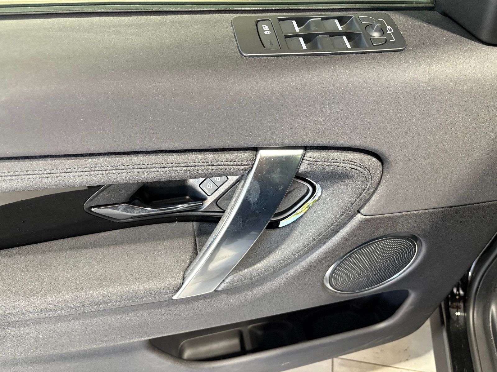 Fahrzeugabbildung Land Rover Discovery Sport AWD/360°/APPLE/SHZ/TEMPOMAT/LED/