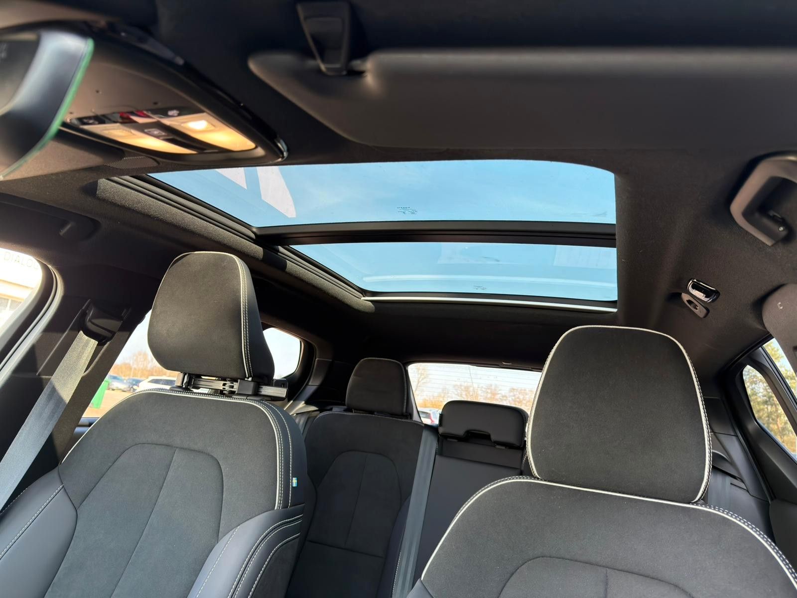 Fahrzeugabbildung Volvo XC40 B4 AWD Ultimate Dark*PANO*STDHZG*360°*ACC