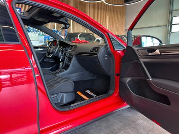 Volkswagen Golf *1.HAND*PANO*STHZ*AHK*ACC*NAV*2-ZONEN*