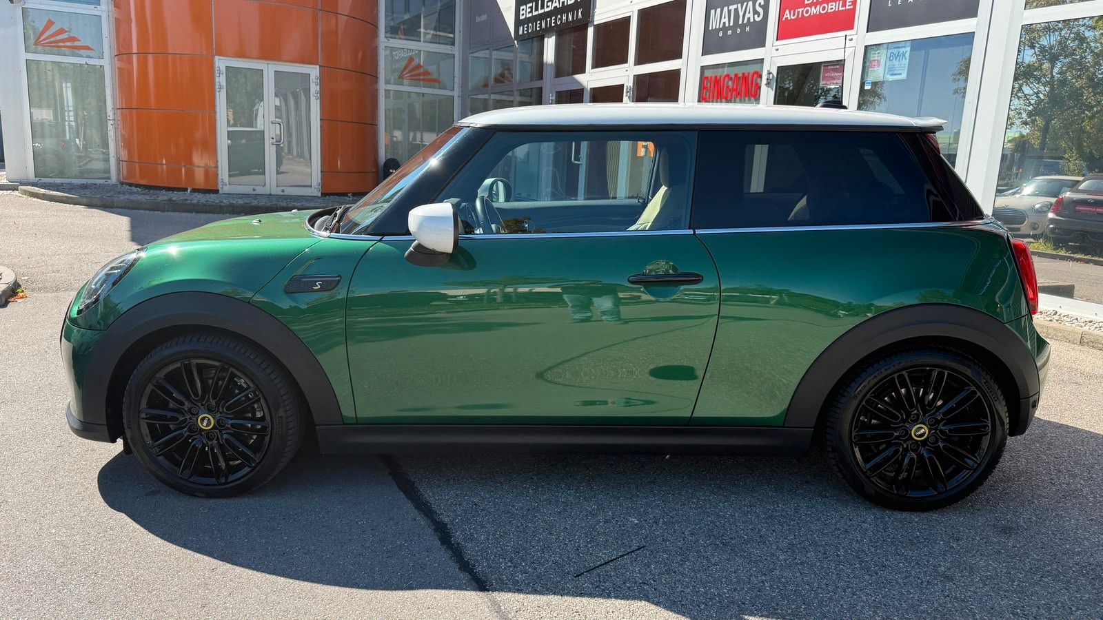 MINI COOPER SE Classic Trim/LED/Navi/Premium Paket imagem 2