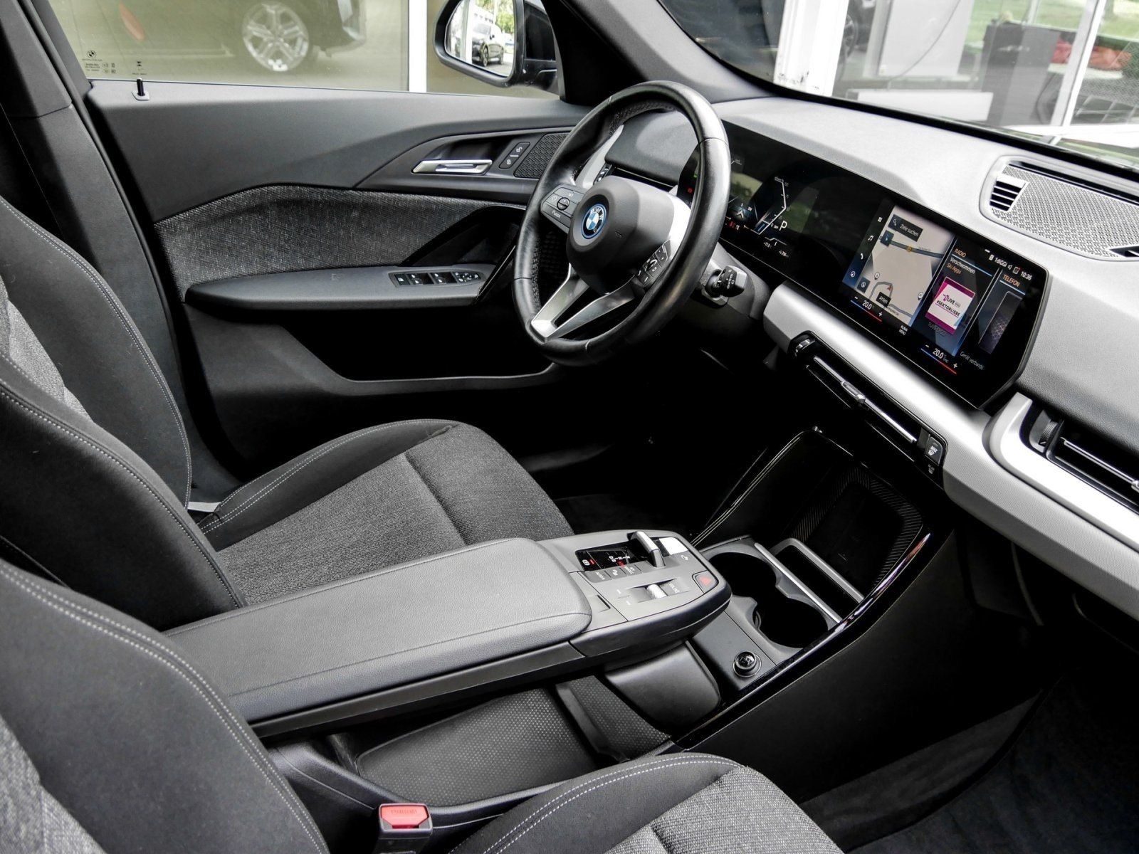 BMW iX1 xDrive30 RFK NAVI LED Sound Syst. PDC V+H imagem 3