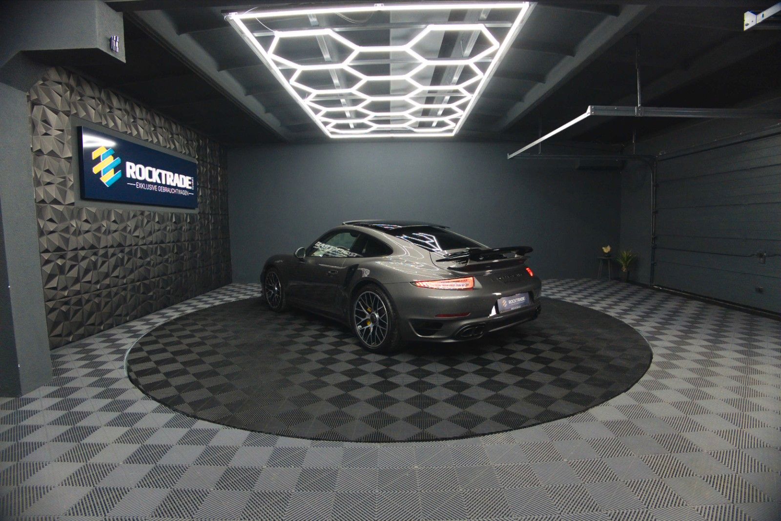 Fahrzeugabbildung Porsche 991 911 Turbo S Coupe Chrono+ | Ceramic | Carbon