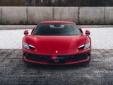 Ferrari 296 GTB Rosso Mugello / Surround View / Lift / C - Ferrari 296 GTB: Sportwagen