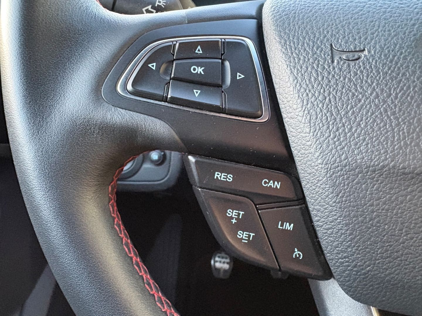 Fahrzeugabbildung Ford Kuga ST-Line Navi PDC SHZ Lenkradhzg BiXenon