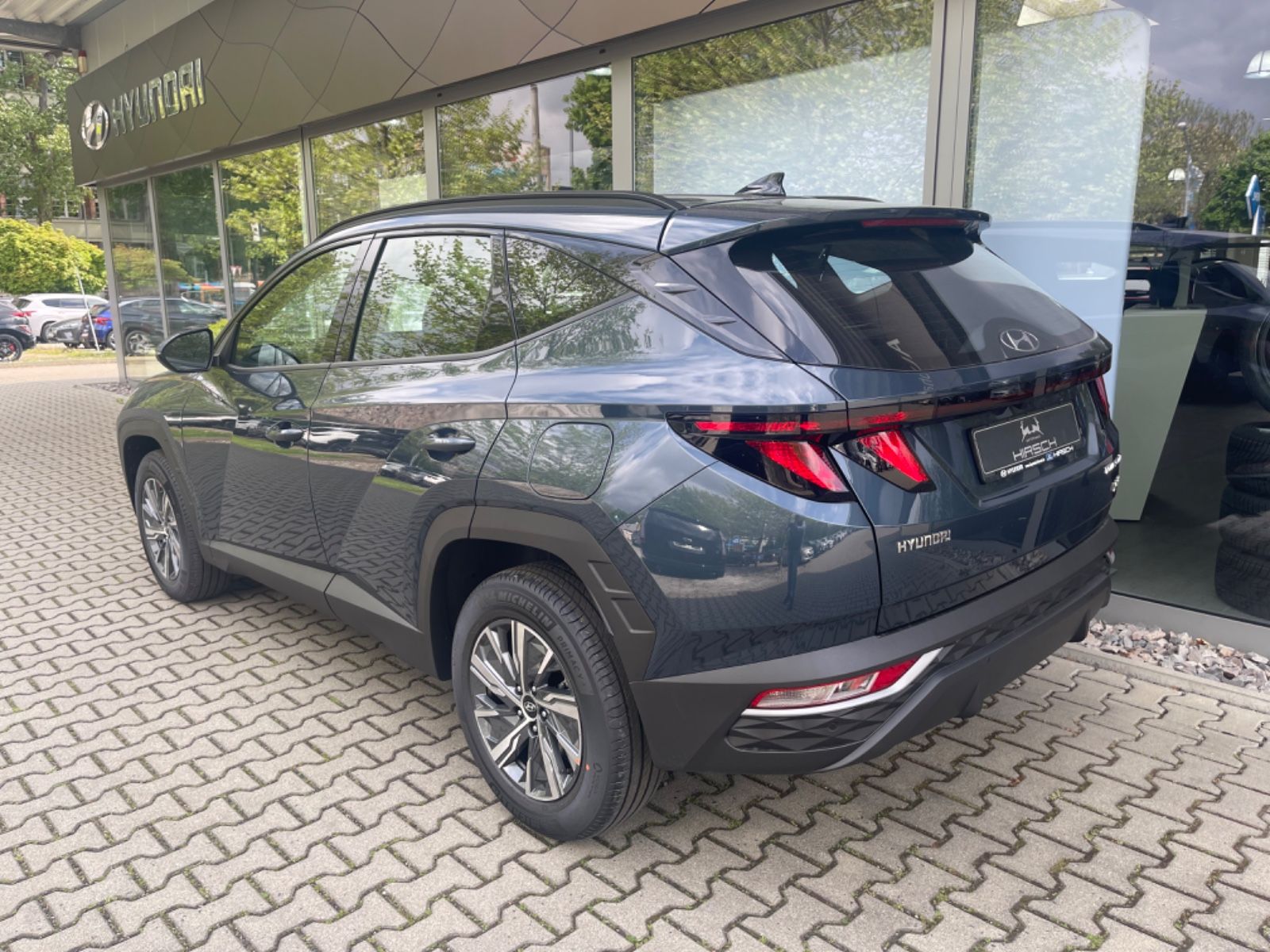 Fahrzeugabbildung Hyundai TUCSON HEV 1.6 T-GDi 230PS 6-AT 2WD Select NAVI