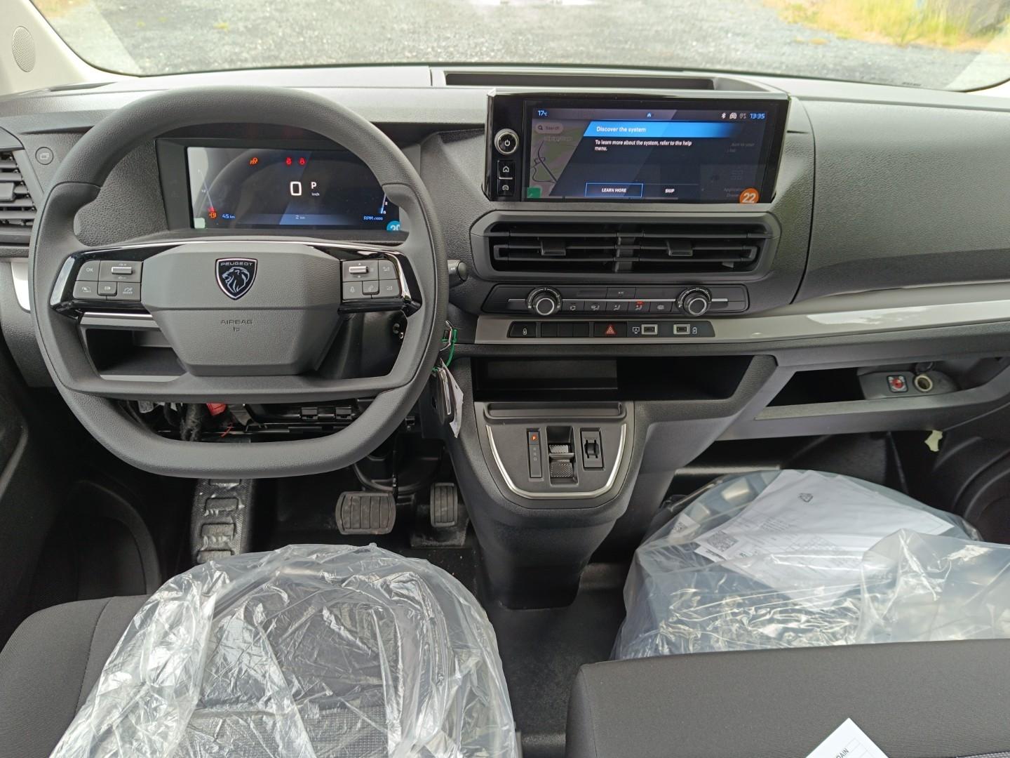 Peugeot Expert 6 Sitzer Doppelkabine Doka Holzausstattun