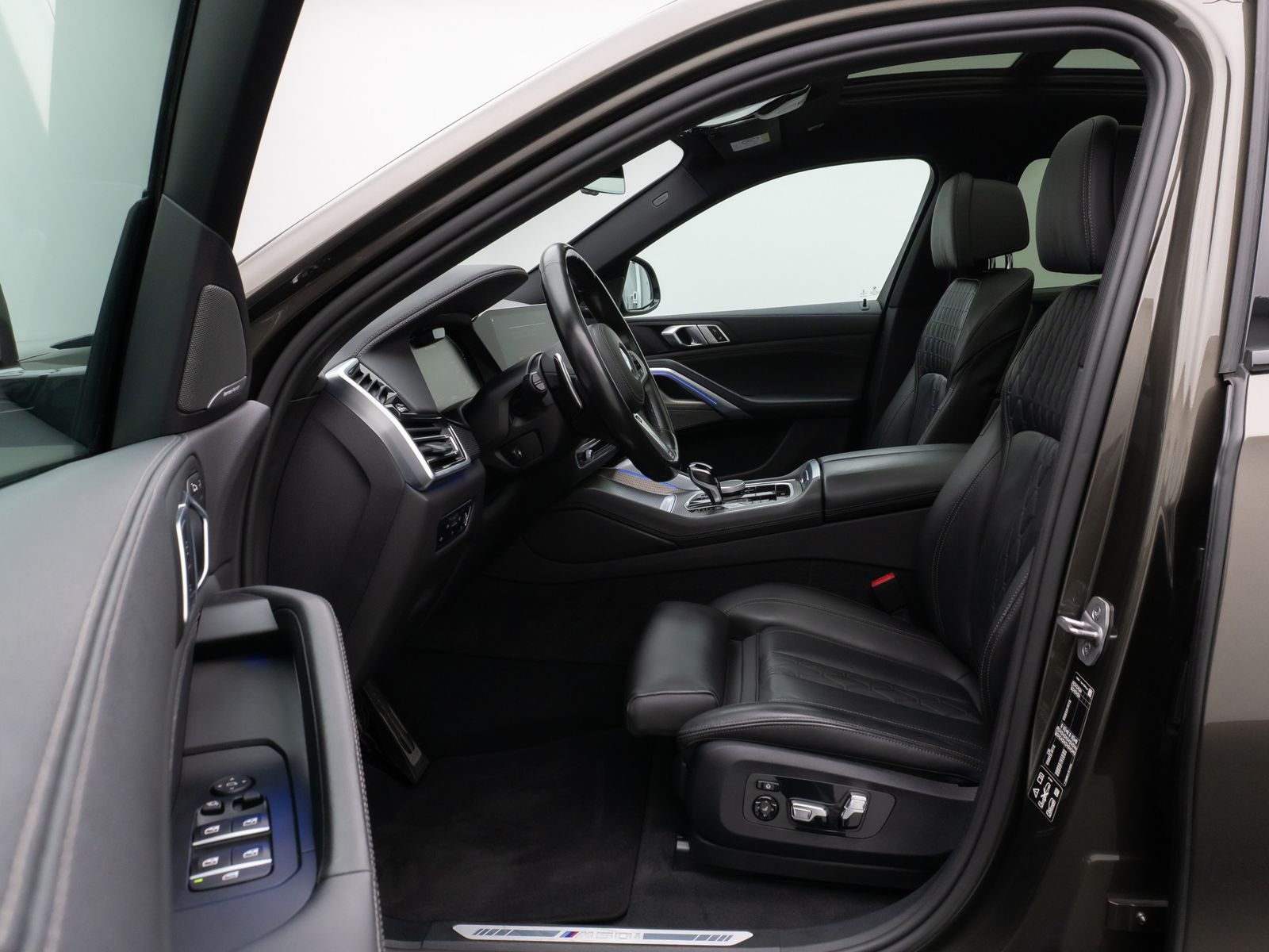 Fahrzeugabbildung BMW X6 M50i Panorama Laser 360° DAB H/K HUD 22Zoll