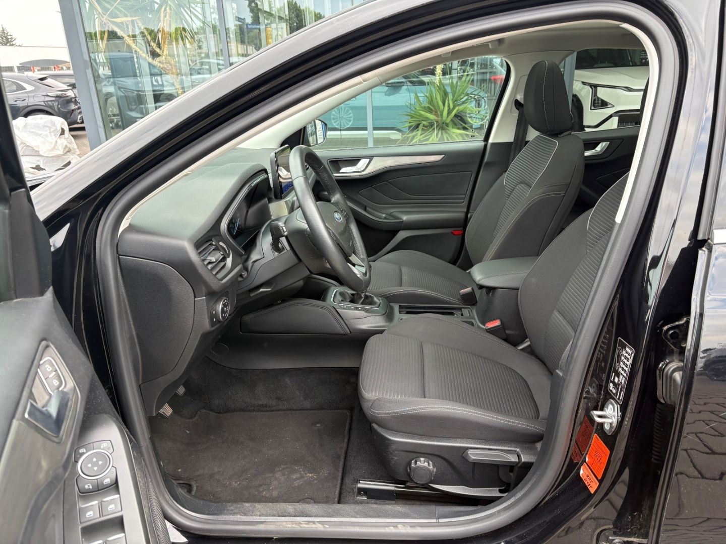 Fahrzeugabbildung Ford Focus Titanium Kamera Schiebedach LED SHZ PDC
