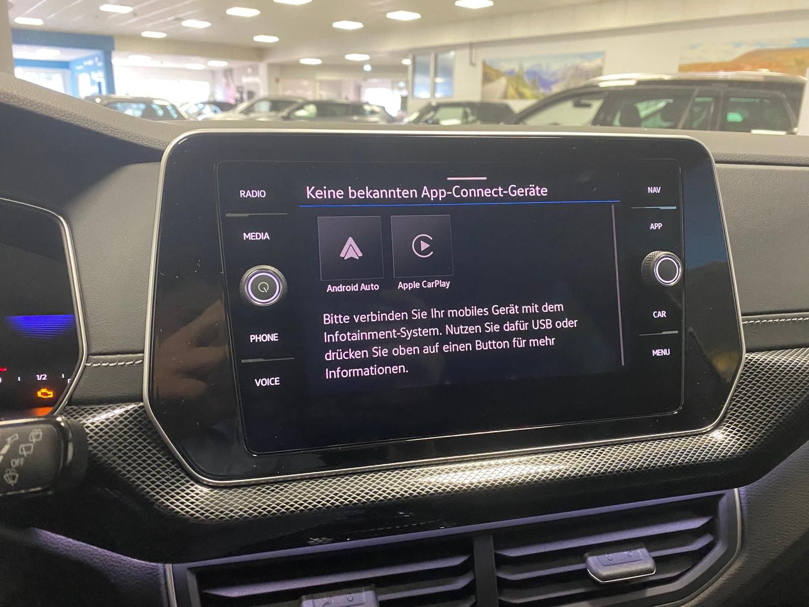 Fahrzeugabbildung Volkswagen T-Cross 1.0 TSI DSG R-Line BLACKSTYLE+MATRIX+AHK