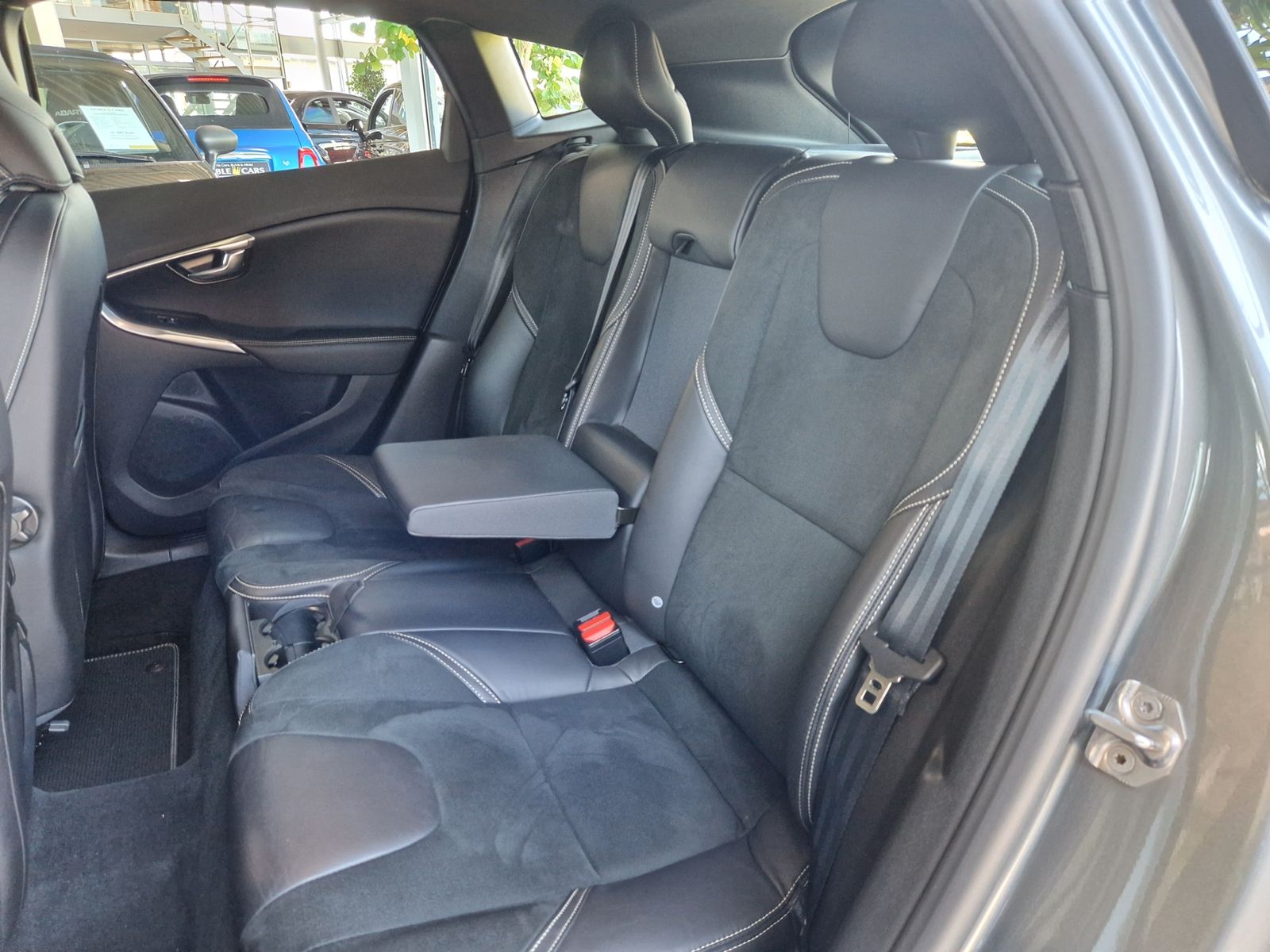 Fahrzeugabbildung Volvo V40 R-Design KLIMA LED NAVI ALU