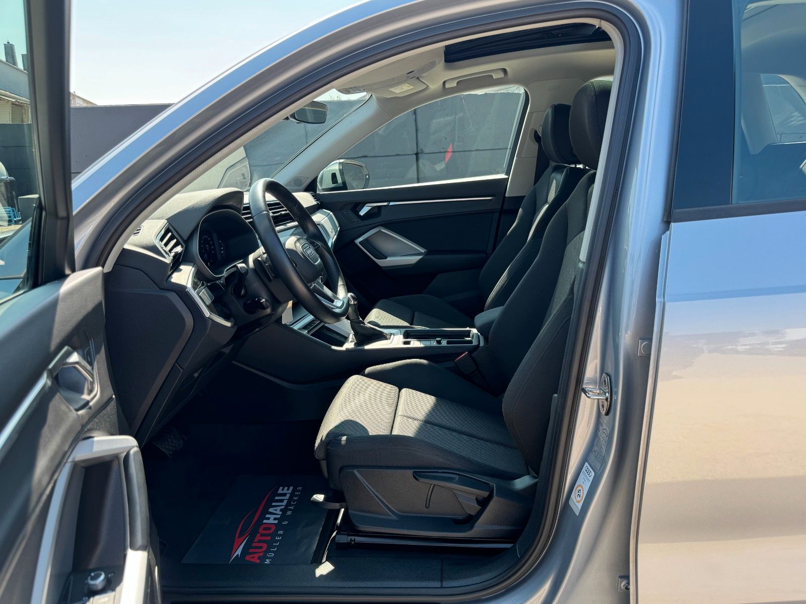 Fahrzeugabbildung Audi Q3 45 TFSI e S tronic basis Ambiente Sonos Pano