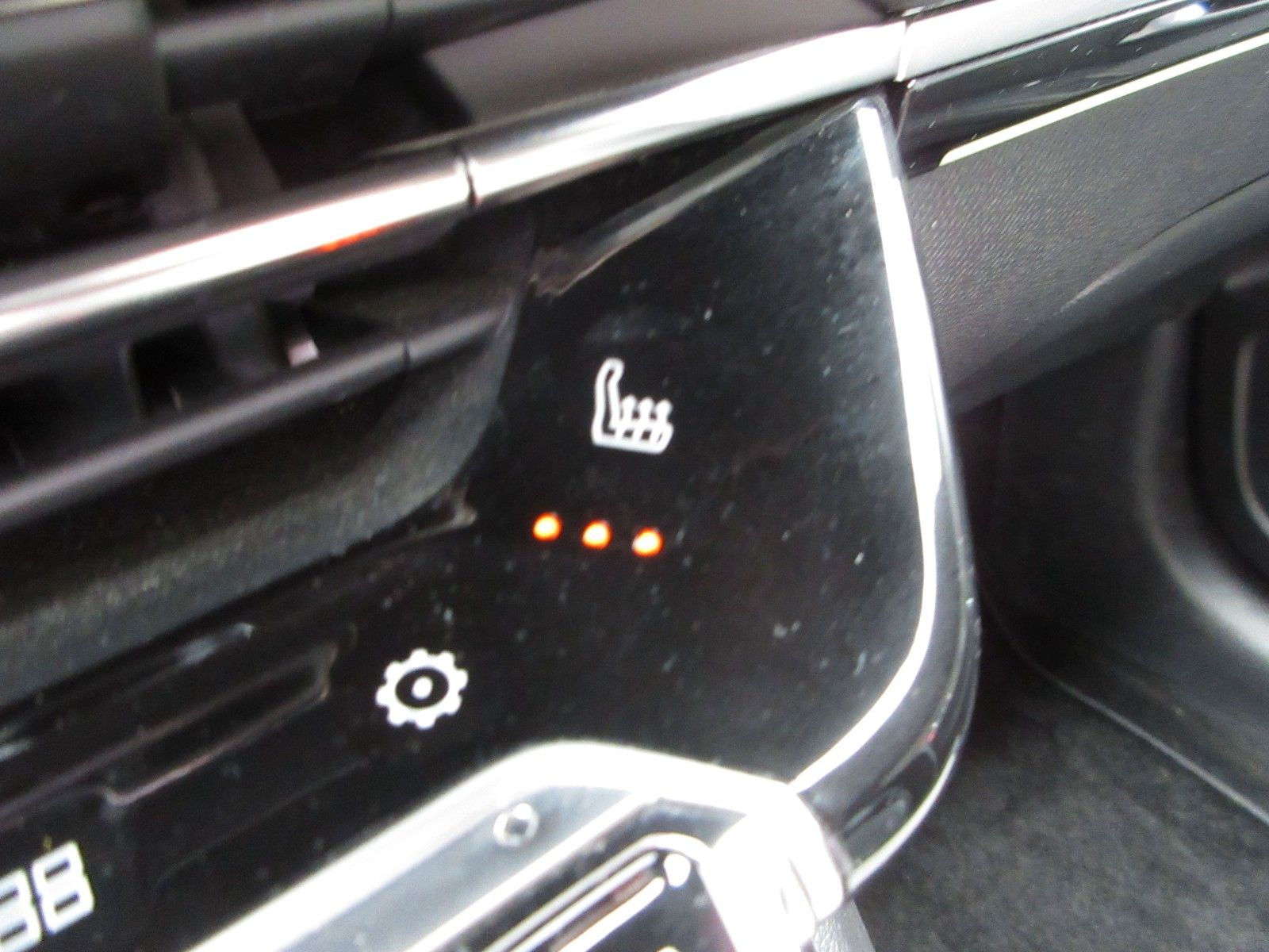 Fahrzeugabbildung Peugeot 208 GT Pack LED/NAVI/SHZ/PANO/HEADUP/PDC/17"