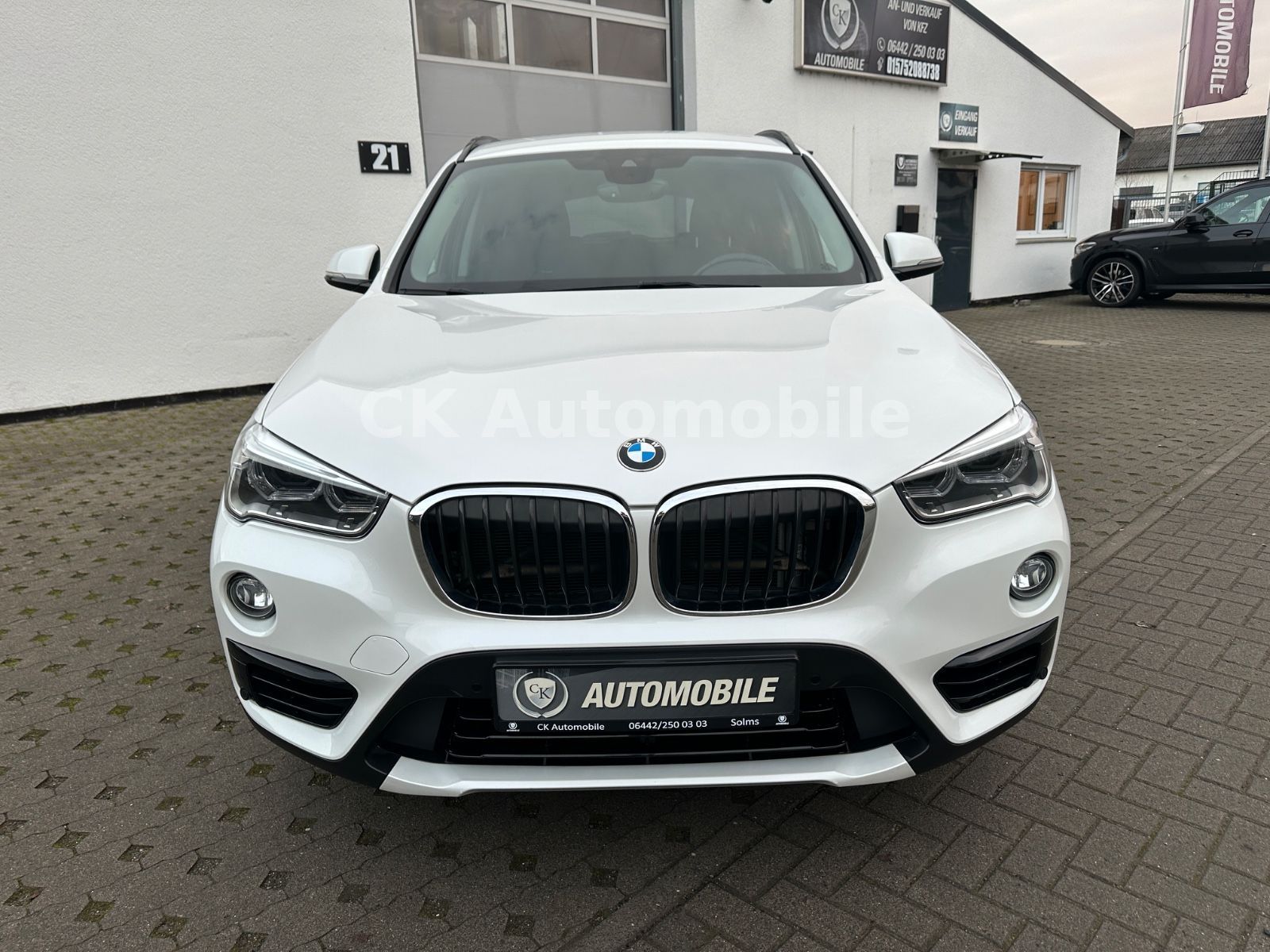 Fahrzeugabbildung BMW X1 sDrive 20i Sport-Line/Shadow-Line/Navi/LED