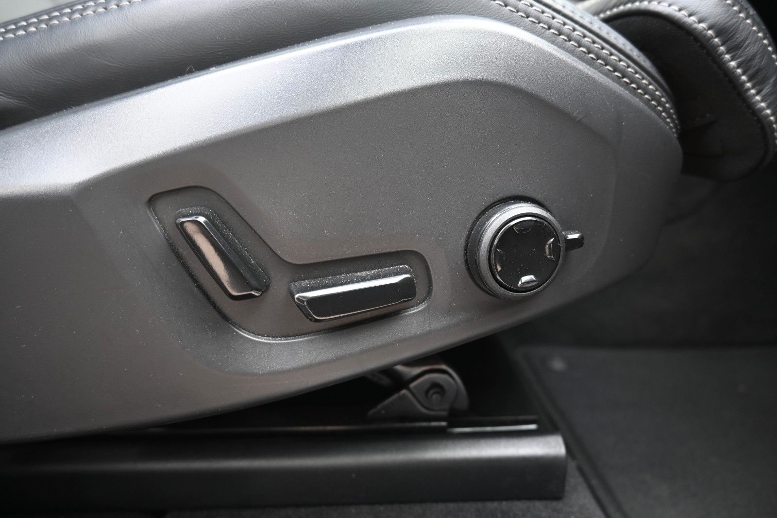 Fahrzeugabbildung Volvo XC60 Inscription T6 PHEV AWD*Luft*HUD*360°*STHZG