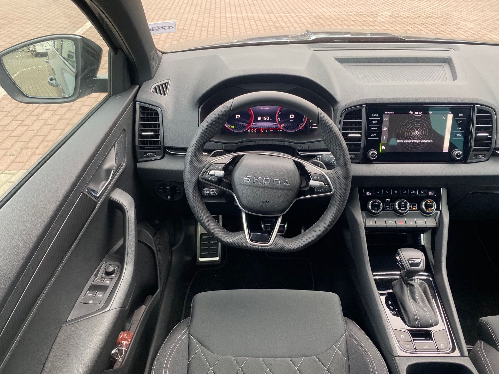 Fahrzeugabbildung SKODA Karoq 2.0l TDI DSG Sportline