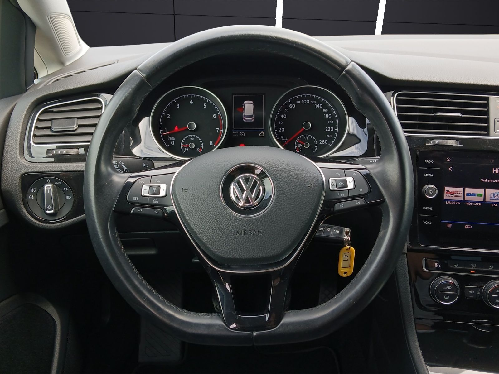 Fahrzeugabbildung Volkswagen Golf VII Variant TSI Highline LED Navi ACC SHZ R