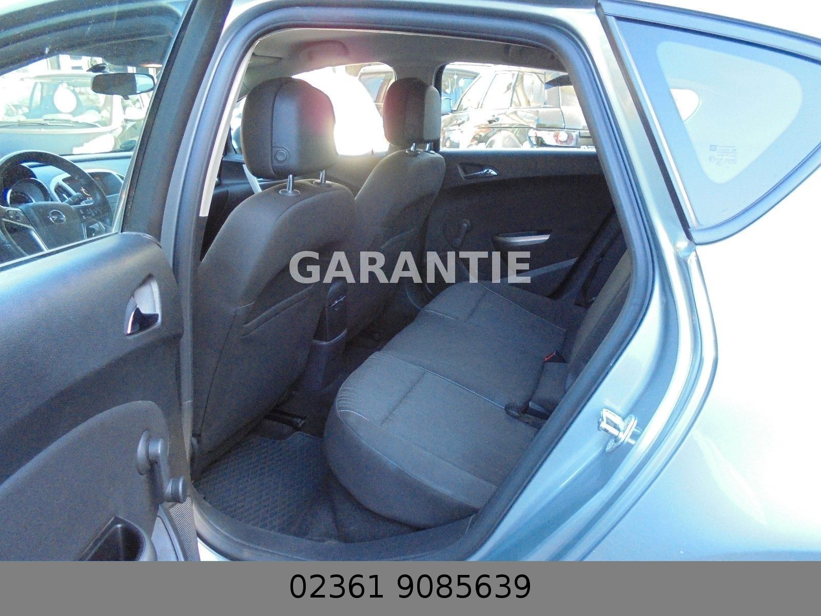 Fahrzeugabbildung Opel Astra J Lim. 5-trg. Edition Klima/Navi/5Türig