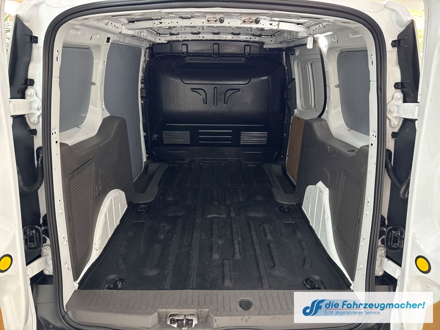 Fahrzeugabbildung Ford Transit Connect Kasten lang Kurvenlicht DAB SHZ