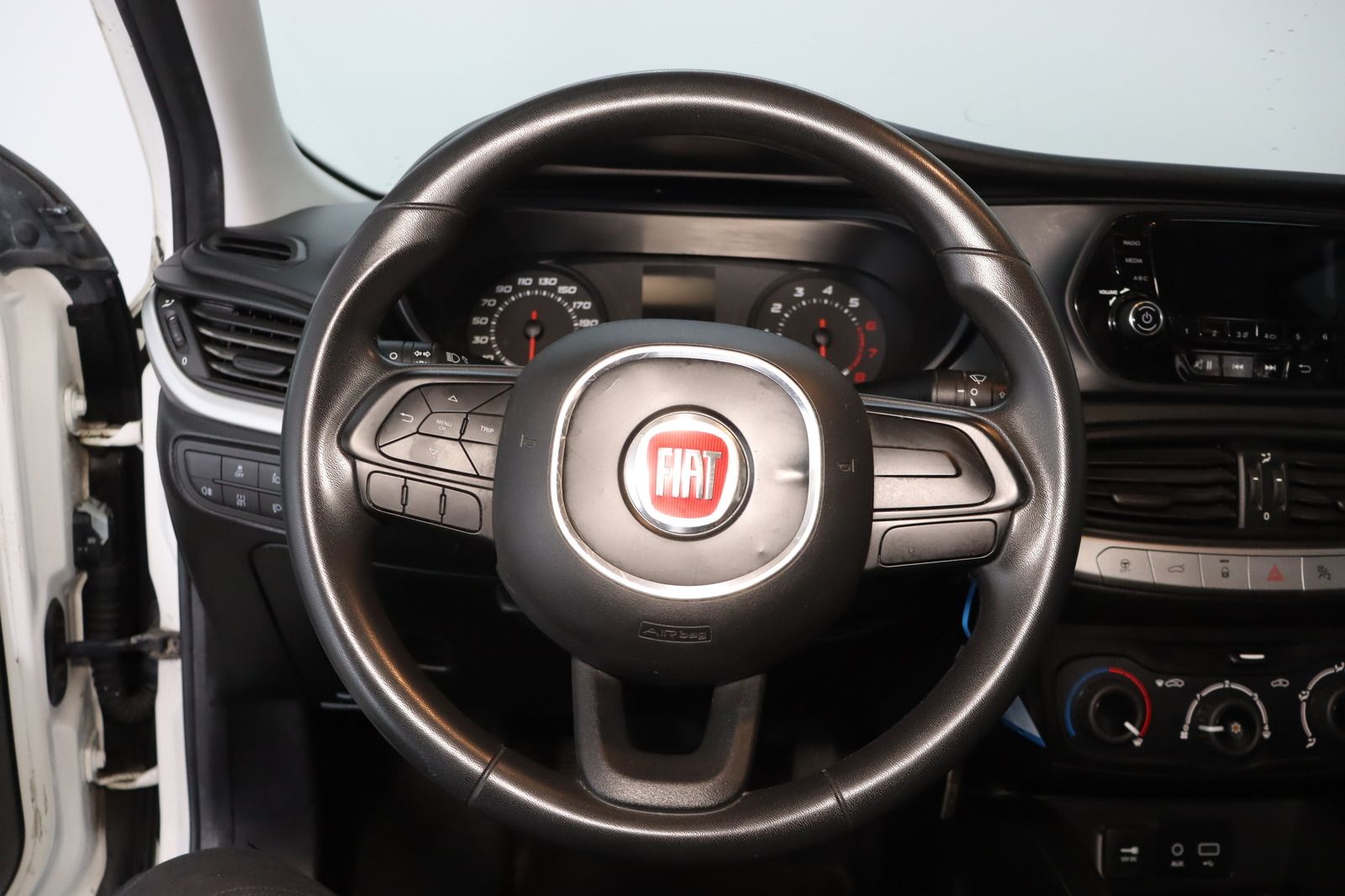 Fahrzeugabbildung Fiat Tipo 1.4 * PDC * HU/AU neu