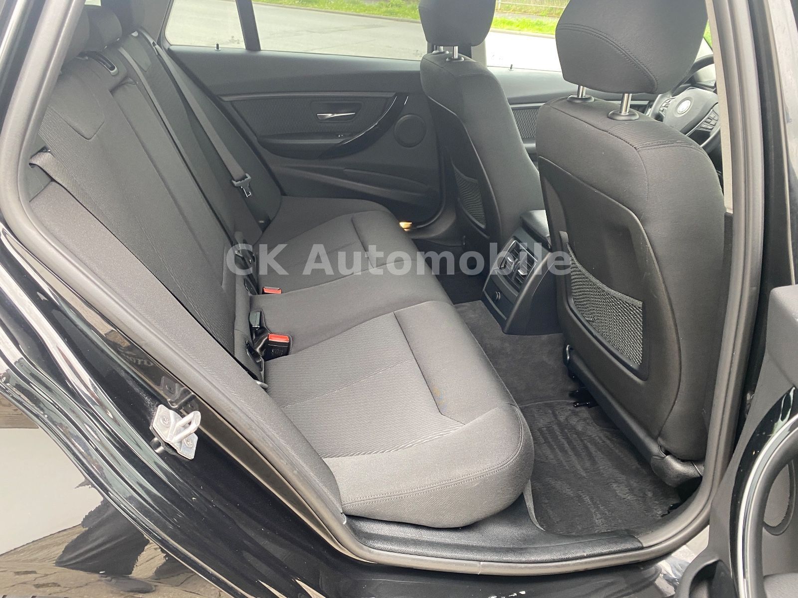 Fahrzeugabbildung BMW 320 I Touring Advantage Automatik/Navi/LED/PDC