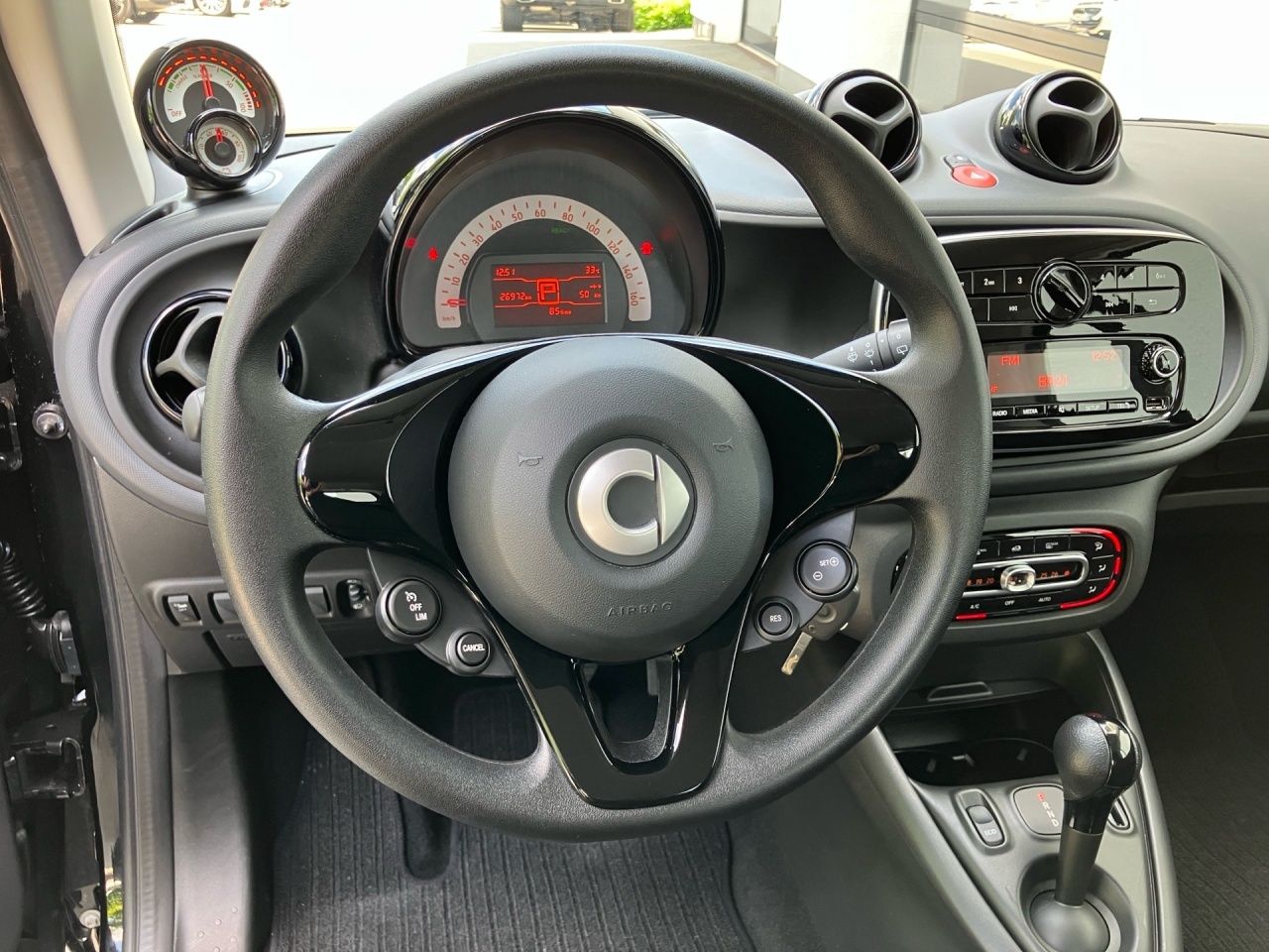 Fahrzeugabbildung Smart smart EQ fortwo 22KW+SITZHEIZ+KLIMAAUTO+DAB+USB