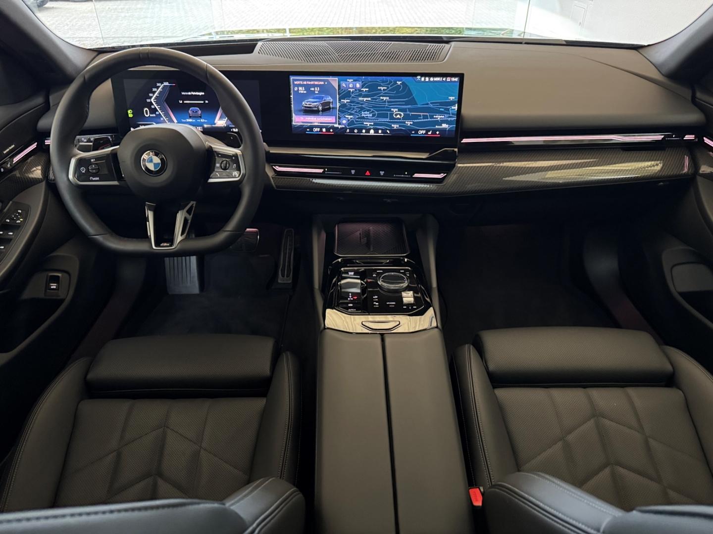 BMW 520 i MSPORT HEADUP+ANHÄNG.KUPPL.+STANDHZ.+PANO+
