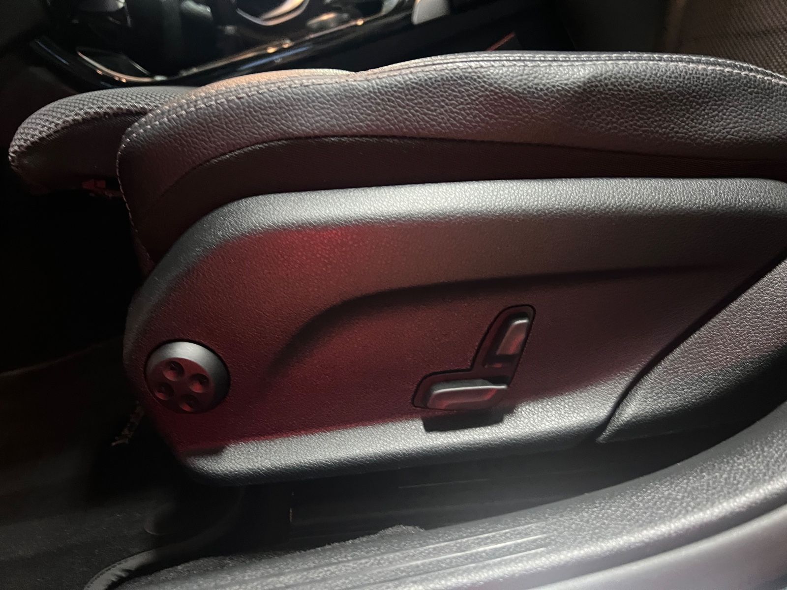 Fahrzeugabbildung Mercedes-Benz C 200 d Lim. Sport line * SITZH*TEILLEDER*NAVI*