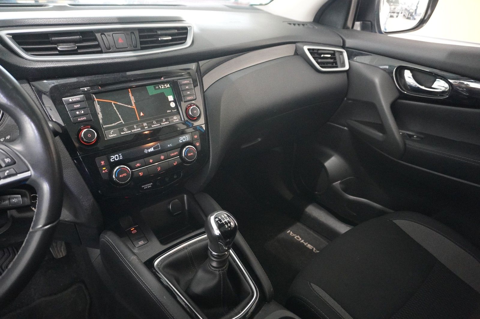 Fahrzeugabbildung Nissan Qashqai  1.3 DIG-T N-WAY NAVI/LED/KAMERA/SHZ/DAB