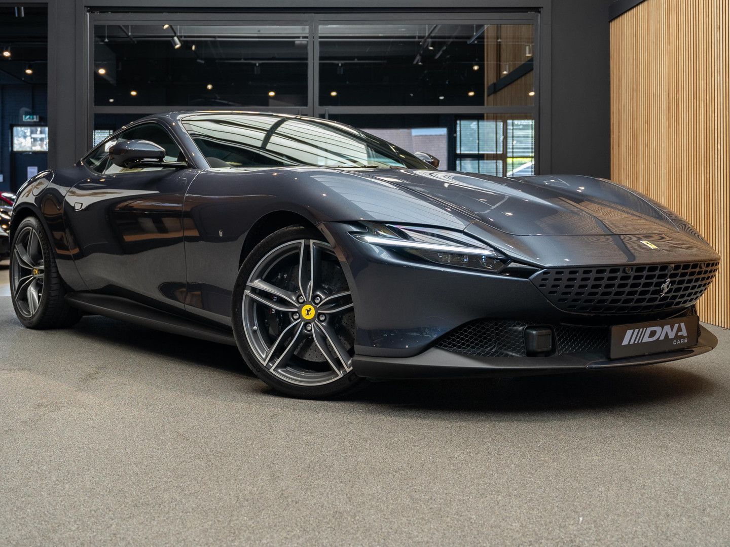 FERRARI Roma