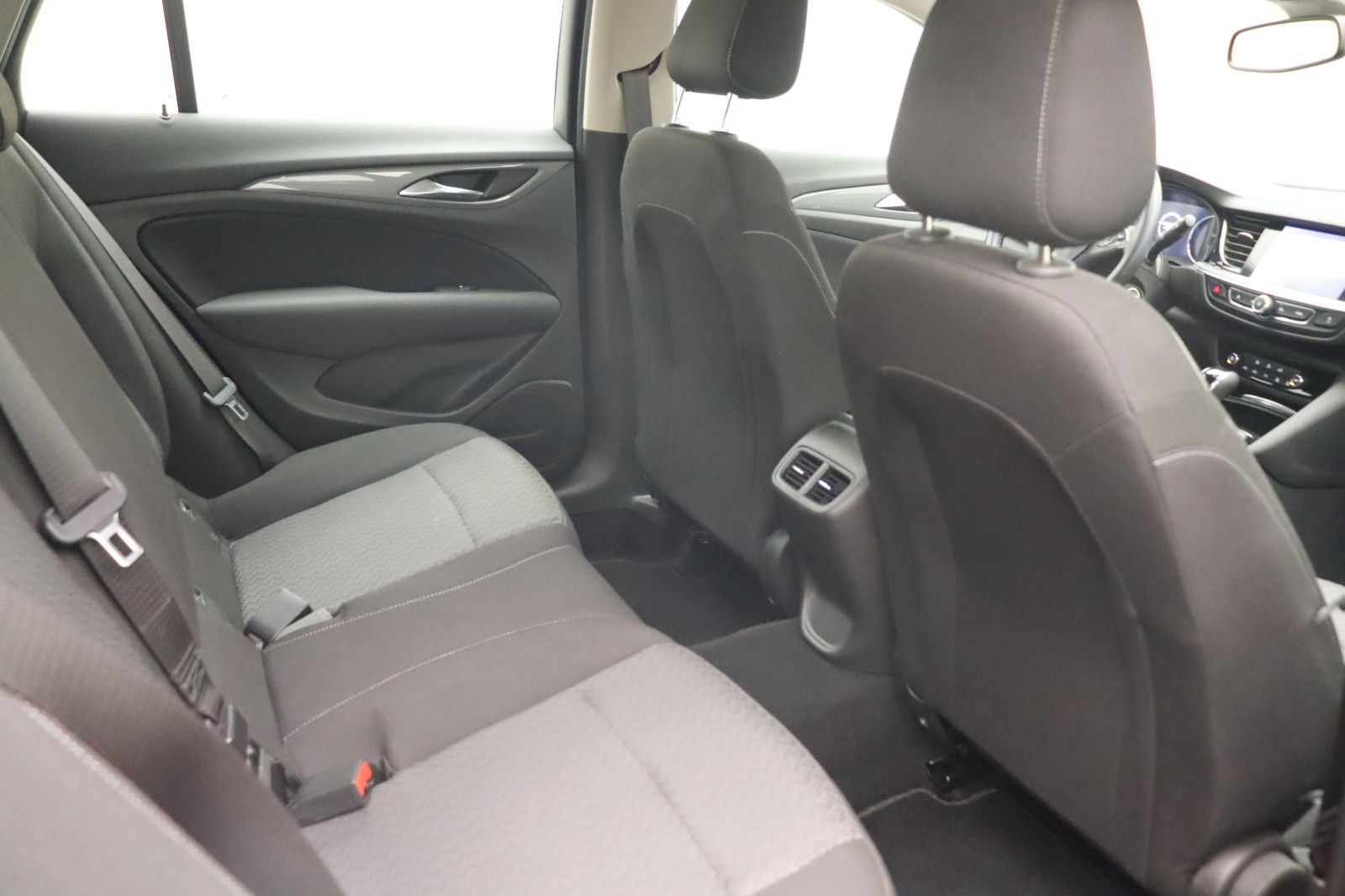Fahrzeugabbildung Opel Insignia B 1.6 Sports Tourer Edition NAVI KAMERA