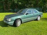 Mercedes-Benz W124 Coupé E220  - Mercedes-Benz E 220 mit Benzin-Antrieb: Sportwagen