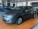 Opel Astra J Sports Tourer XENON/LENKRAD-HZG/SHZ/AHK - Opel Astra aus 2010: Sports Tourer
