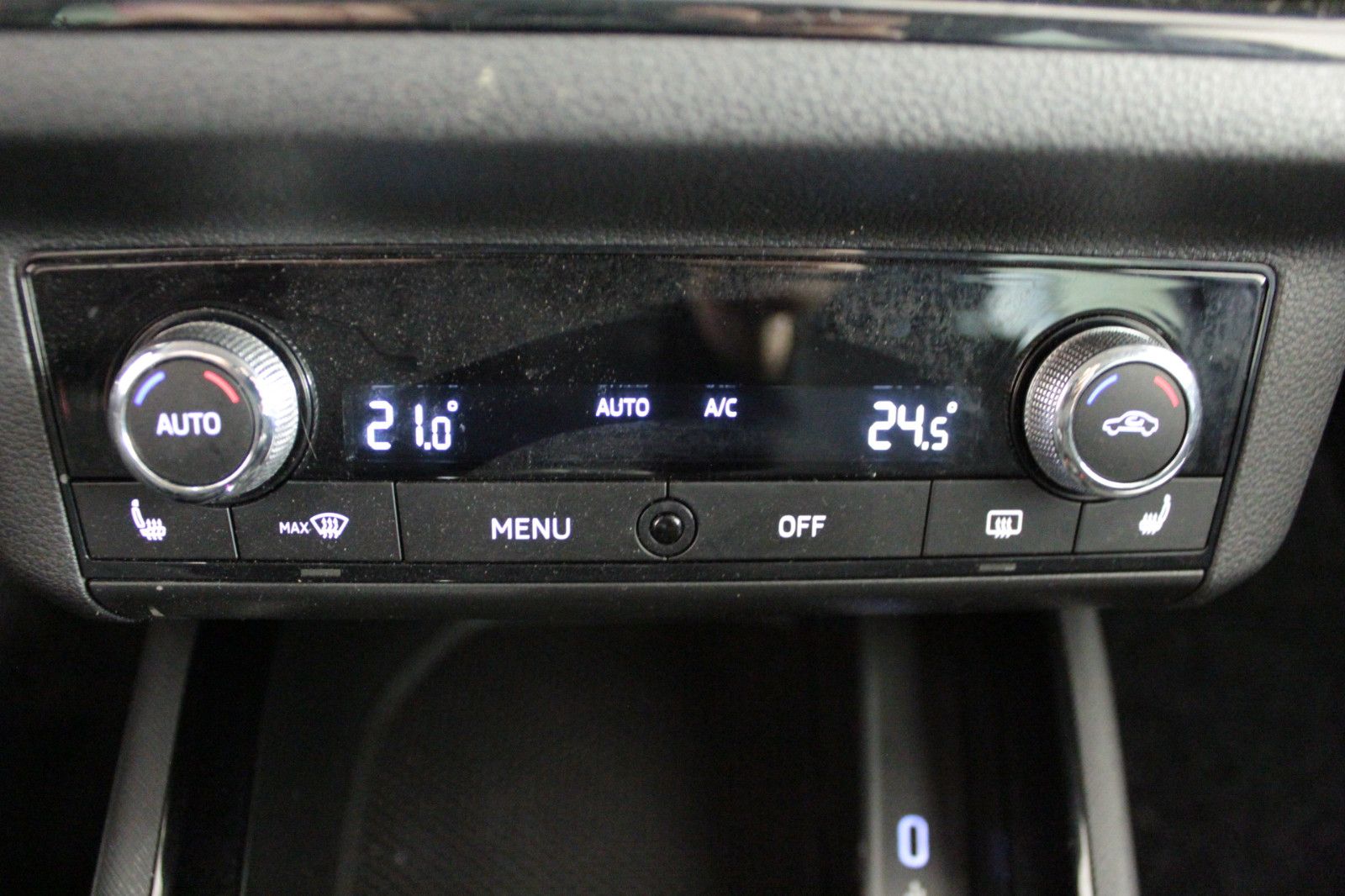Fahrzeugabbildung SKODA Kamiq 1.0 TSI 85kW Ambition *Winterräder Alu*