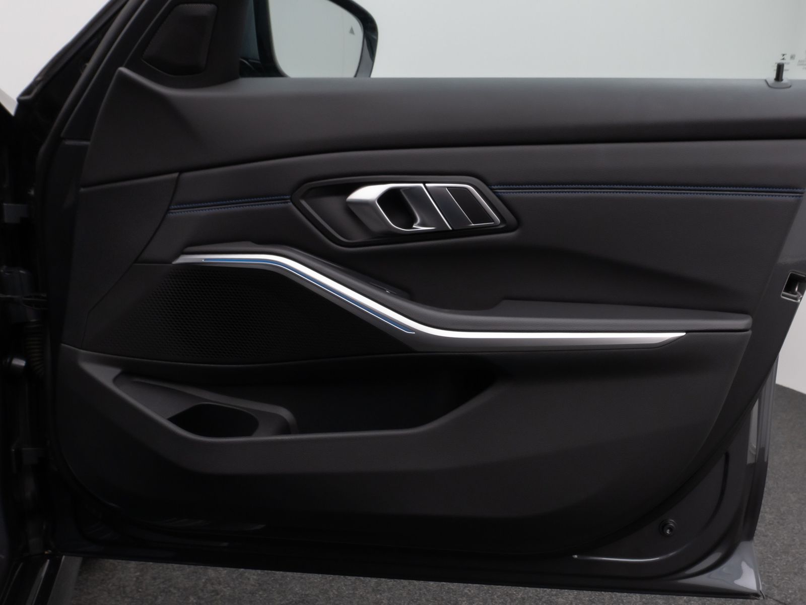 Fahrzeugabbildung BMW 330e M Sport Panorama Kamera Laser HUD DAB HiFi