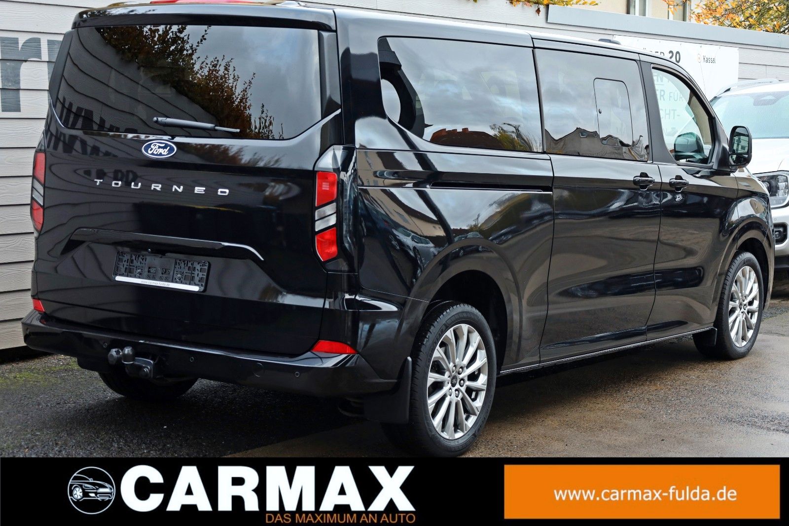 Fahrzeugabbildung Ford Tourneo Custom 2.0  320 L2 Titanium,8 Sitzer,AHK