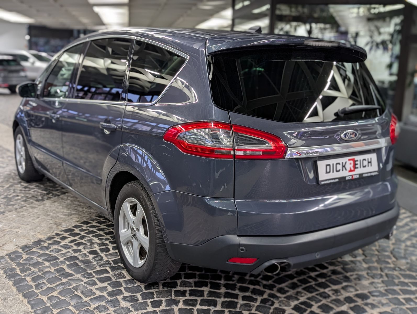 Fahrzeugabbildung Ford S-MAX Titanium SHZ*PDC*TEMP*NAVI*7 SITZER