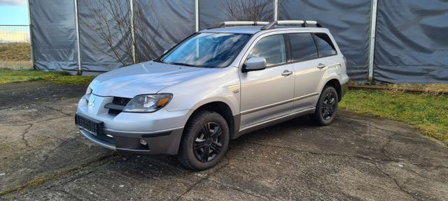 Mitsubishi Outlander 2.4 Intense Automatik