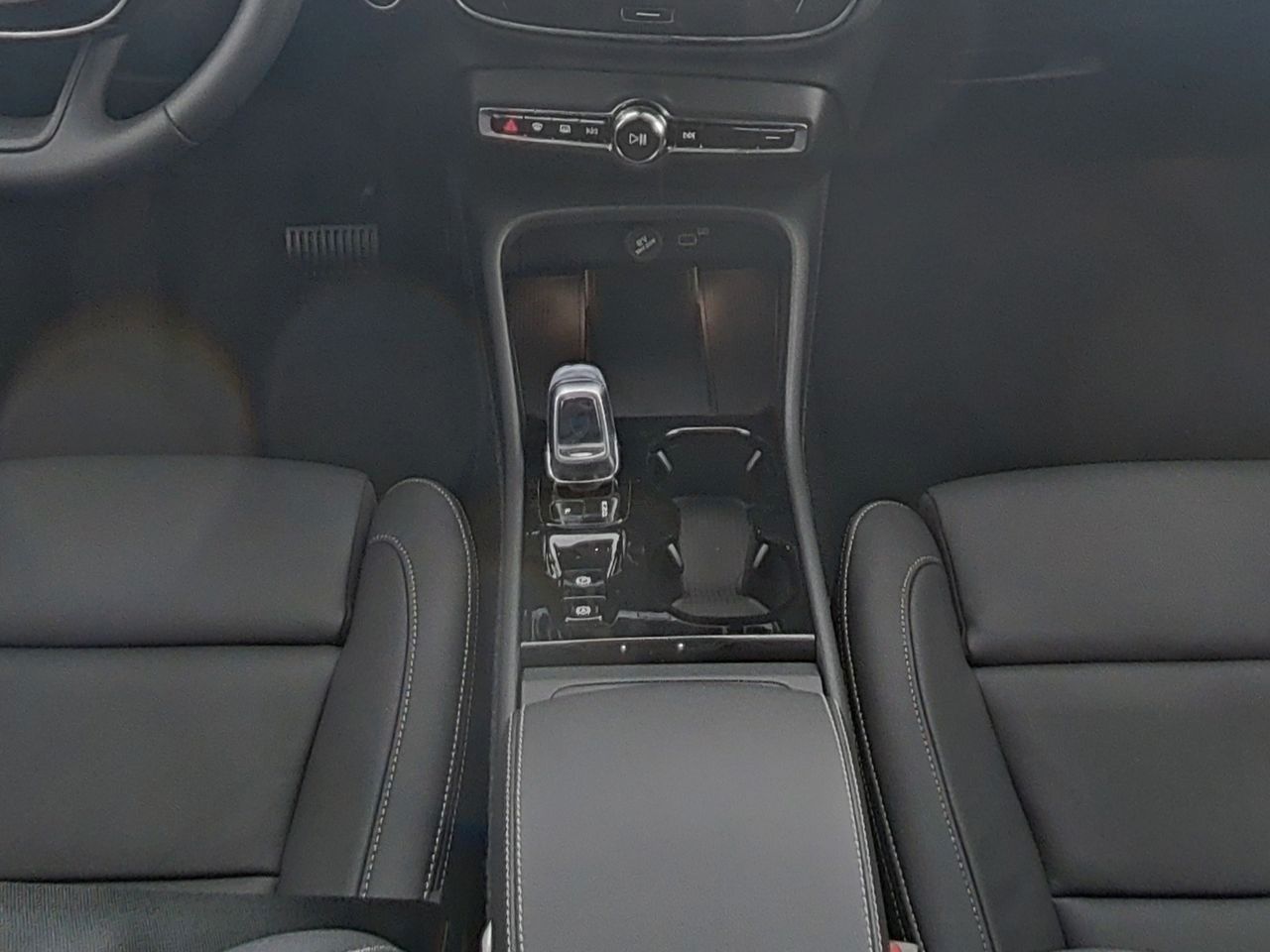 Fahrzeugabbildung Volvo XC 40 B3 Plus Dark | Standheizung | 360°