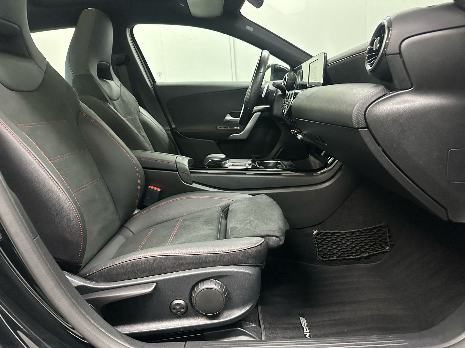 Fahrzeugabbildung Mercedes-Benz A 250 4MATIC AMG*KAMERA*PANO*SPUR*SH*TEMPO*19"