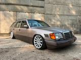 Mercedes-Benz Mercedes Benz W124 T-Modell 250D Rosenholz... - Mercedes-Benz: W124 T Modell