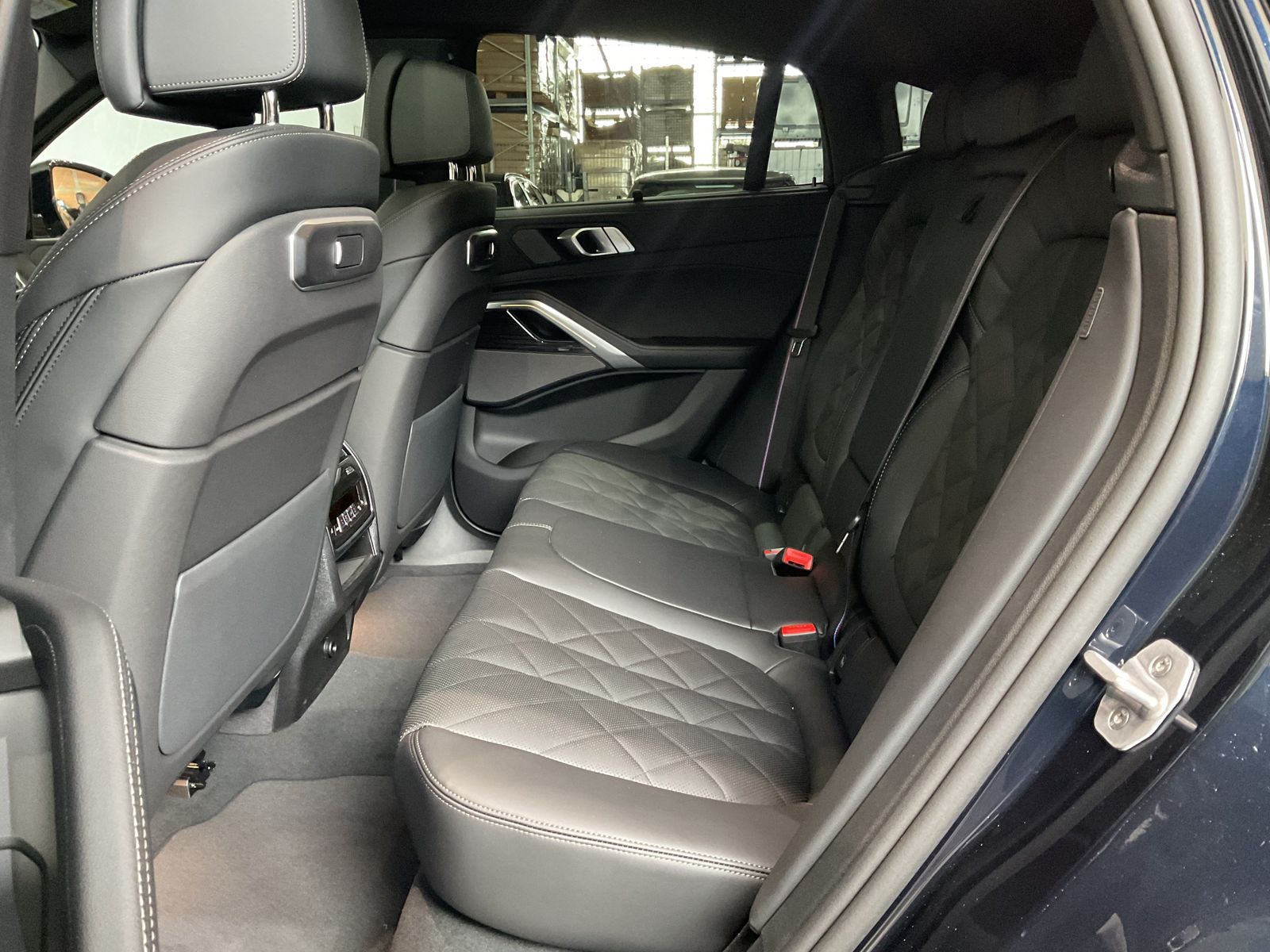 Fahrzeugabbildung BMW X6 xDrive30d H&K, Sitzbelüftung, 22" LMR DAB