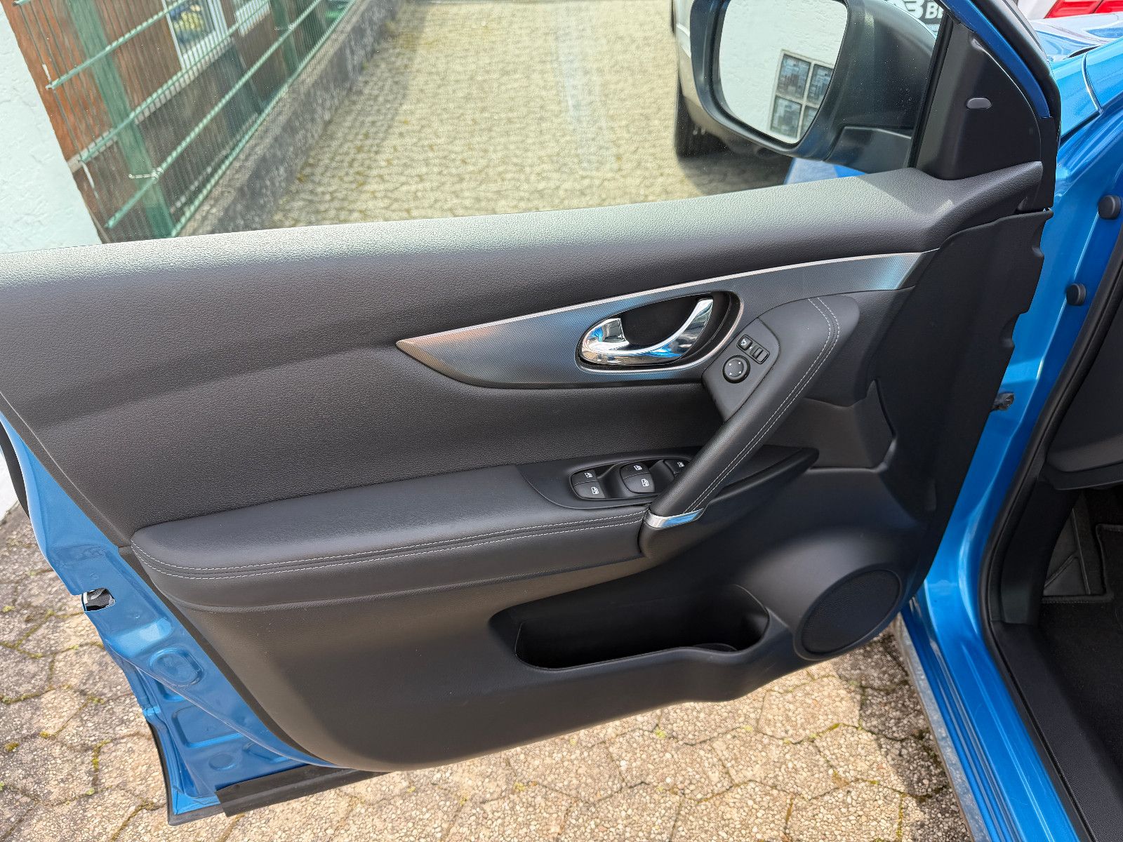 Fahrzeugabbildung Nissan Qashqai Tekna /GLASDACH/360°/MEMORY/NAVI