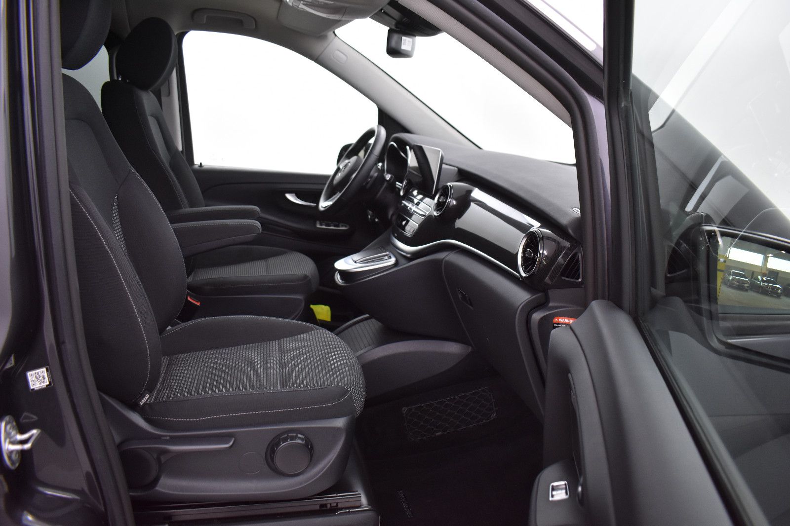 MERCEDES-BENZ V220d Rise 9G 2X TÜR+NAVI+KAMER+SHZ+AHK+TEMP+MFL - Image 12