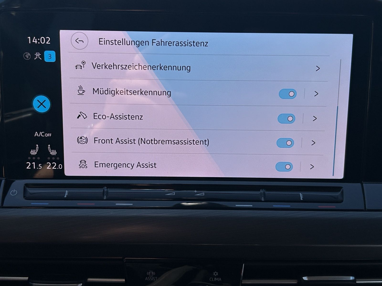 Fahrzeugabbildung Volkswagen Golf VIII Variant eTSI  Style DSG Matrix AHK Nav