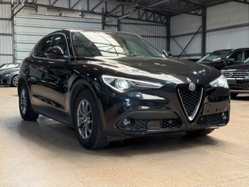 Alfa-Romeo Stelvio - 1